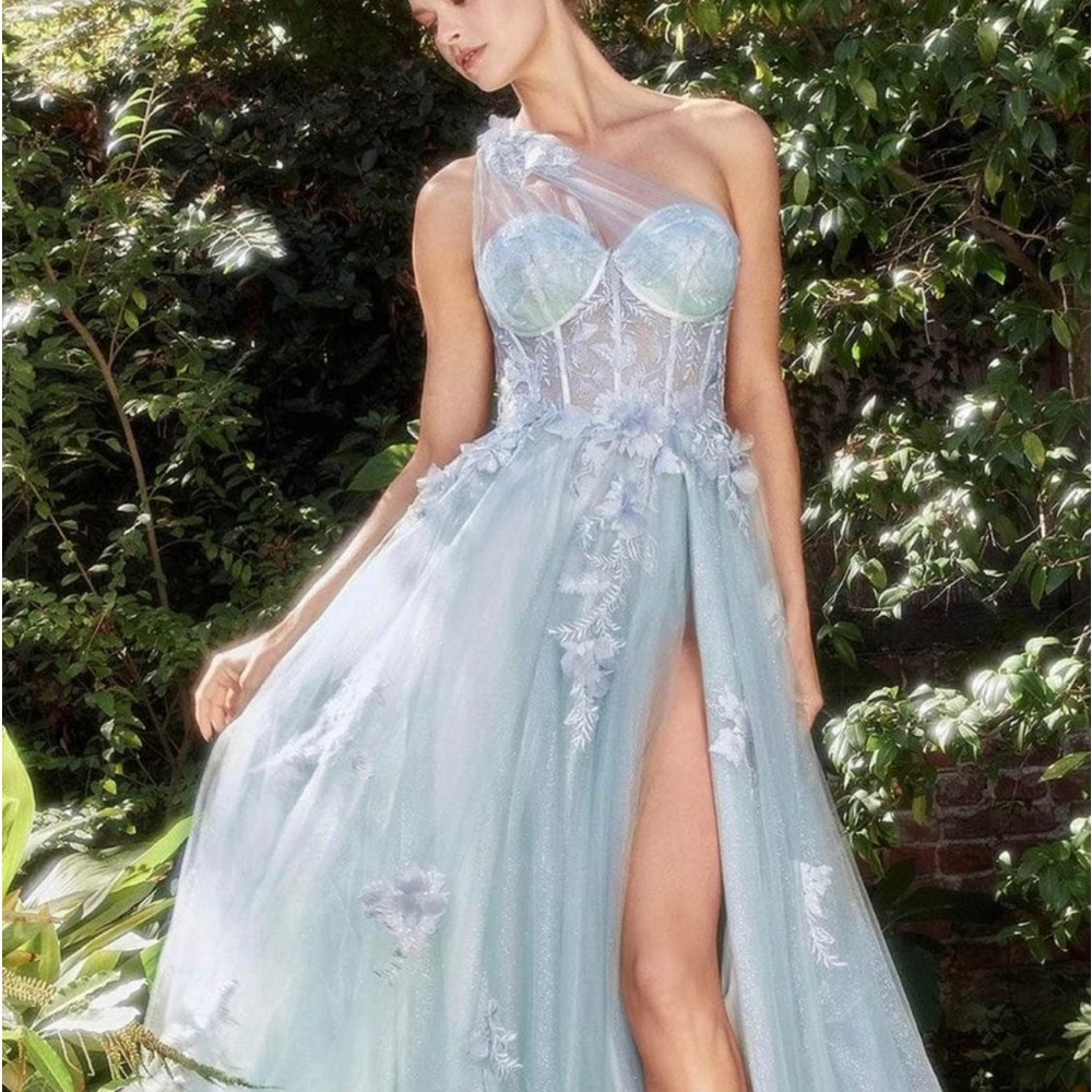 Andrea & Leo size 8 mint color or light green.